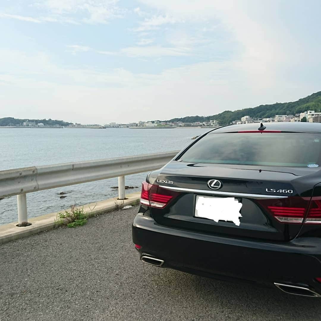 株式会社 リンテックさんのインスタグラム写真 - (株式会社 リンテックInstagram)「今日は、香川県に出張🚗💨💨 少しレアな車を仕入れに‼️ とにかく暑い30度超え☀️😰 少し海が見れてリフレッシュ👍  #レクサス  #レクサスls  #レクサスls460  #メルセデスベンツ #メルセデスベンツgクラス #マイバッハ#ポルシェ #BMW#リンテック神戸 #六甲アイランド #香川県  #さぬきうどん #レア車 #希少車 #車好きな人と繋がりたい #車好き男子 #車好き女子 #出張 #暑い #淡路島」7月24日 19時11分 - lintec_kobe