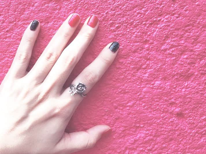 豊永阿紀さんのインスタグラム写真 - (豊永阿紀Instagram)「#とよながのつめ  伯母からもらった指輪。 似合うようになりたい。」7月24日 19時27分 - aki_t_official