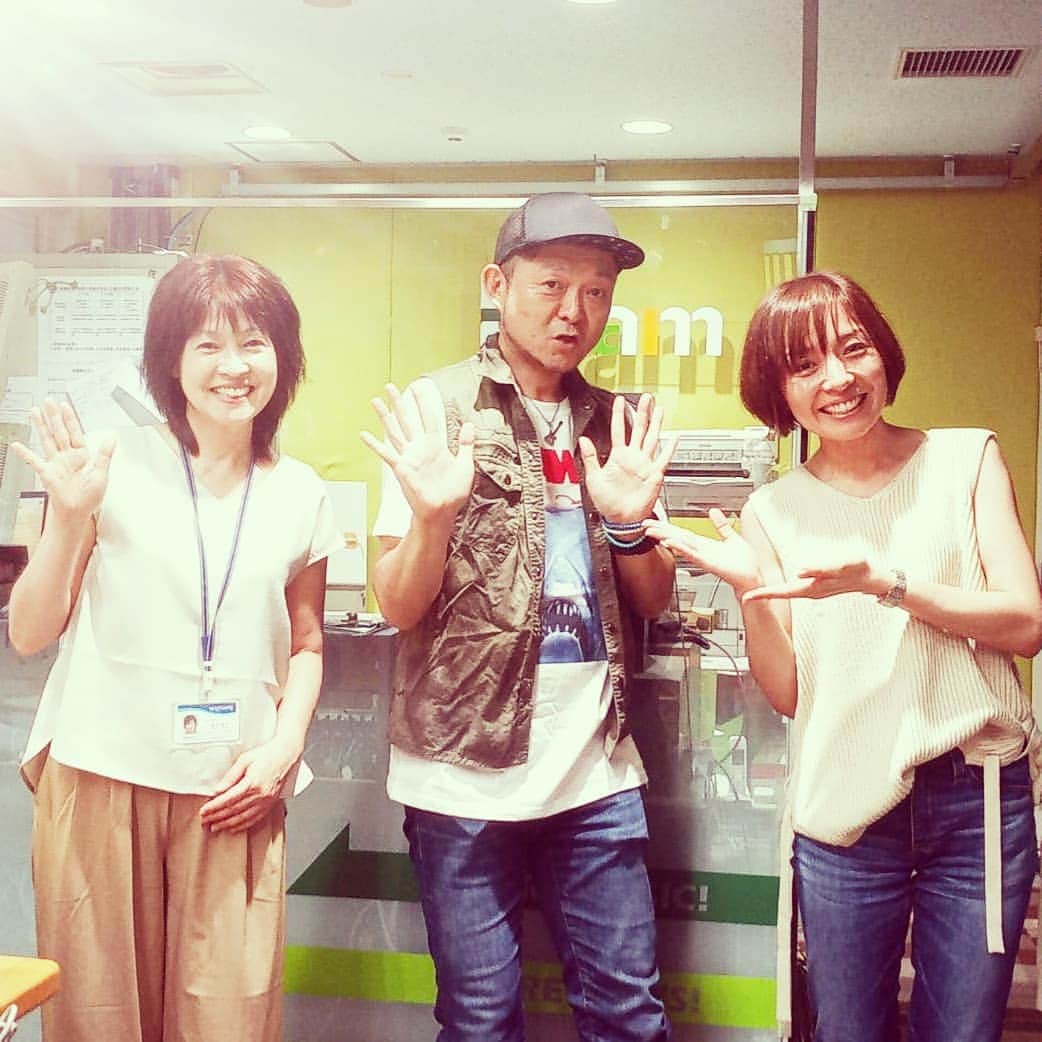 松本隆博のインスタグラム：「。 愛媛県松山なうヽ(^o^) 南海放送 「ながの彰子のニュースな時間」 生放送出演しました～  前回好評でして有難く 今日2回目呼んで頂きました♪ 楽しかったー(*Ü*) 尼崎なオカン 人生遊歩道  そしてliveの告知でーす！ 7/25松山liveHOUSEスタンダード 7/28大洲市古酒オールディーズ  みんな来てね♪」