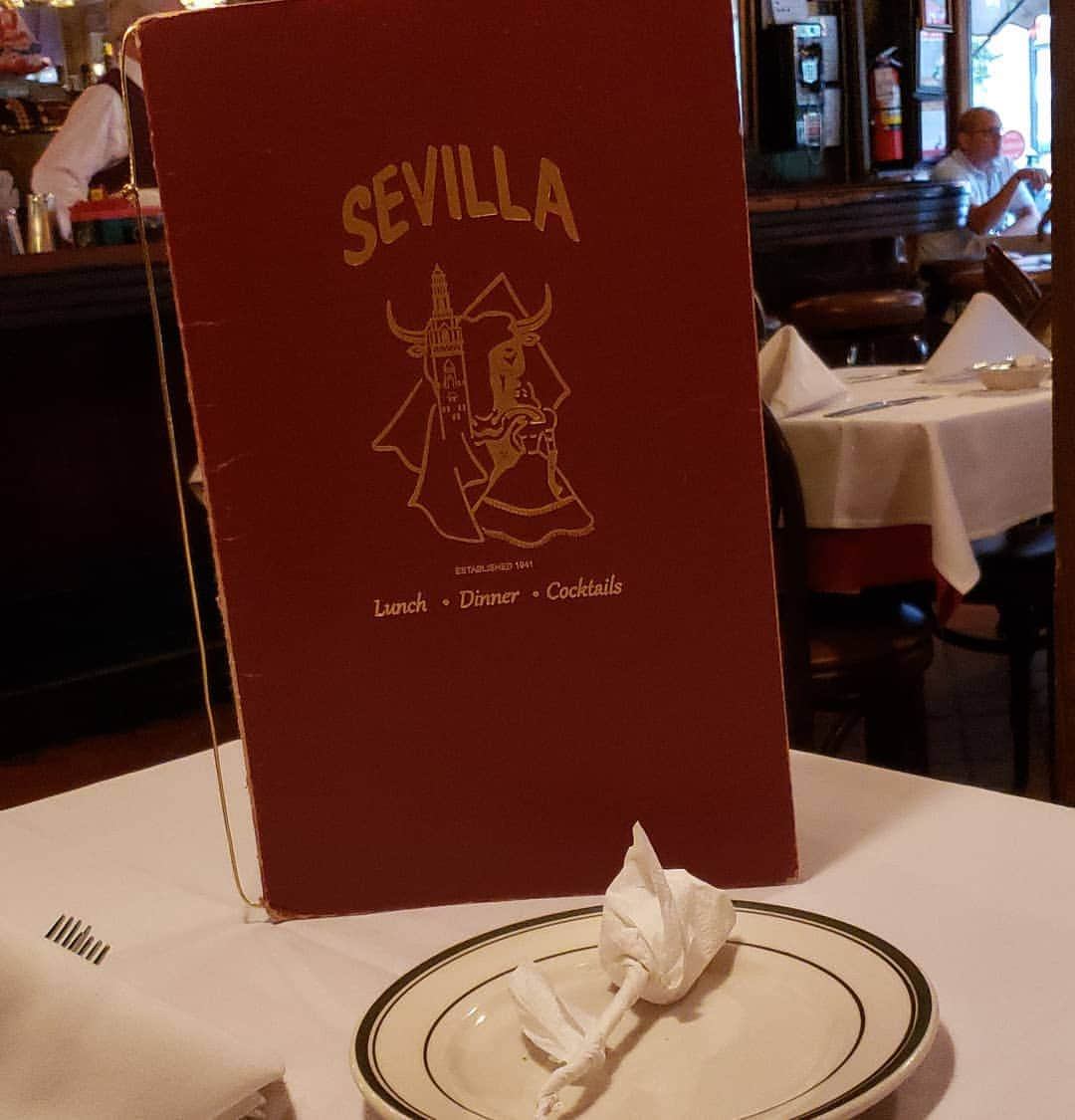 サラ・ジェシカ・パーカーさんのインスタグラム写真 - (サラ・ジェシカ・パーカーInstagram)「Beautiful Sevilla never disappoints.  And the paper napkin scented rose from our lovely and elegant server made the entire meal and sangria even sweeter.  Put Sevilla on your list of longtime neighborhood restaurants to dine at while visiting the West Village. X,SJ」7月24日 10時42分 - sarahjessicaparker