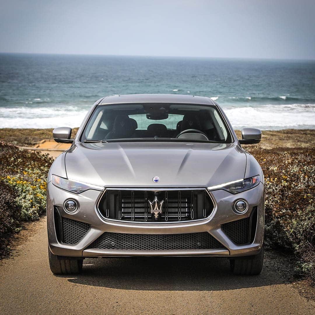 Maserati Japan | マセラティ ジャパンのインスタグラム：「SUVに最適なドライビングポジションと、最高出力550psを誇るツインターボV8エンジンを装備したレヴァンテ GTS。そのパワーを身に備えるにふさわしいアグレッシブなデザインがドライバーを誘います。 #Maserati #マセラティ  #MaseratiJapan #マセラティジャパン #Levante #レヴァンテ」