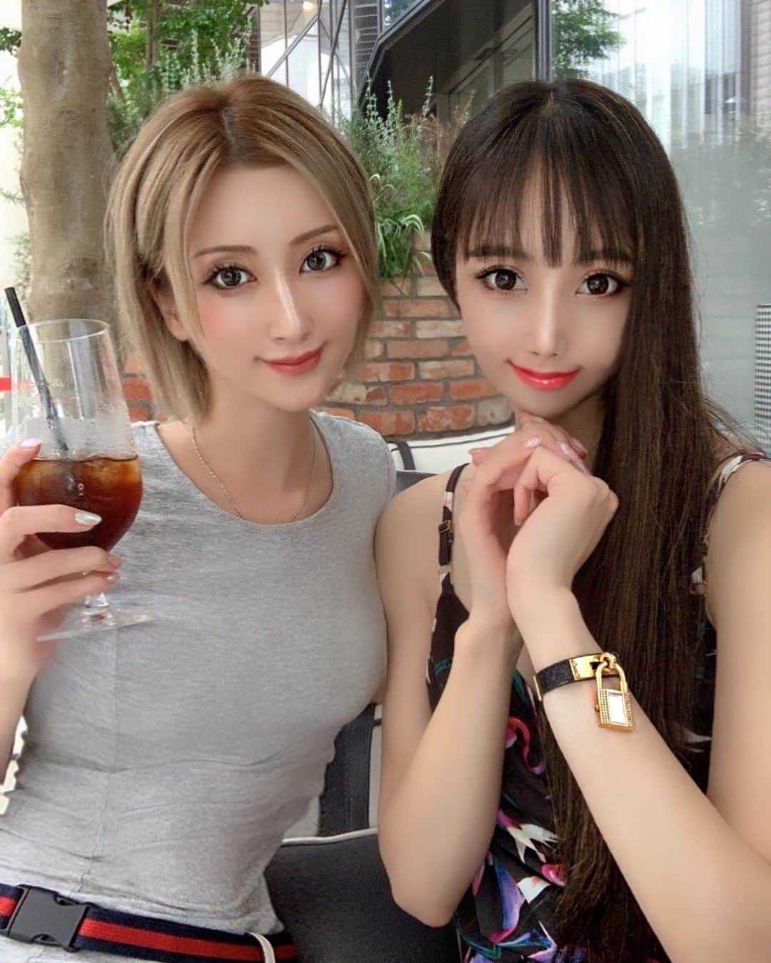 百合華さんのインスタグラム写真 - (百合華Instagram)「雨予報だけど降ってないから『MERCER BRUNCH GINZA TERRACE』のテラス席で、大好きなみさきちゃんとまったりカフェタイム🥰🥰﻿ ﻿ 湿気で髪の毛バサバサになっちゃったけどそんなの全然気にならないくらい楽しい❤️﻿ ﻿ #東京 ﻿ #銀座 ﻿ #女子会 ﻿ #ランチ女子会 ﻿ #ランチタイム ﻿ #カフェ ﻿ #カフェタイム﻿ #テラス席 ﻿ #mercerbrunch ﻿ #mercerbrunch銀座店 ﻿ #mercerbrunchginzaterrace ﻿ #大好きな人 ﻿ #大切な人 ﻿ #お友達にありがとう」7月24日 10時36分 - yurika.lovelily