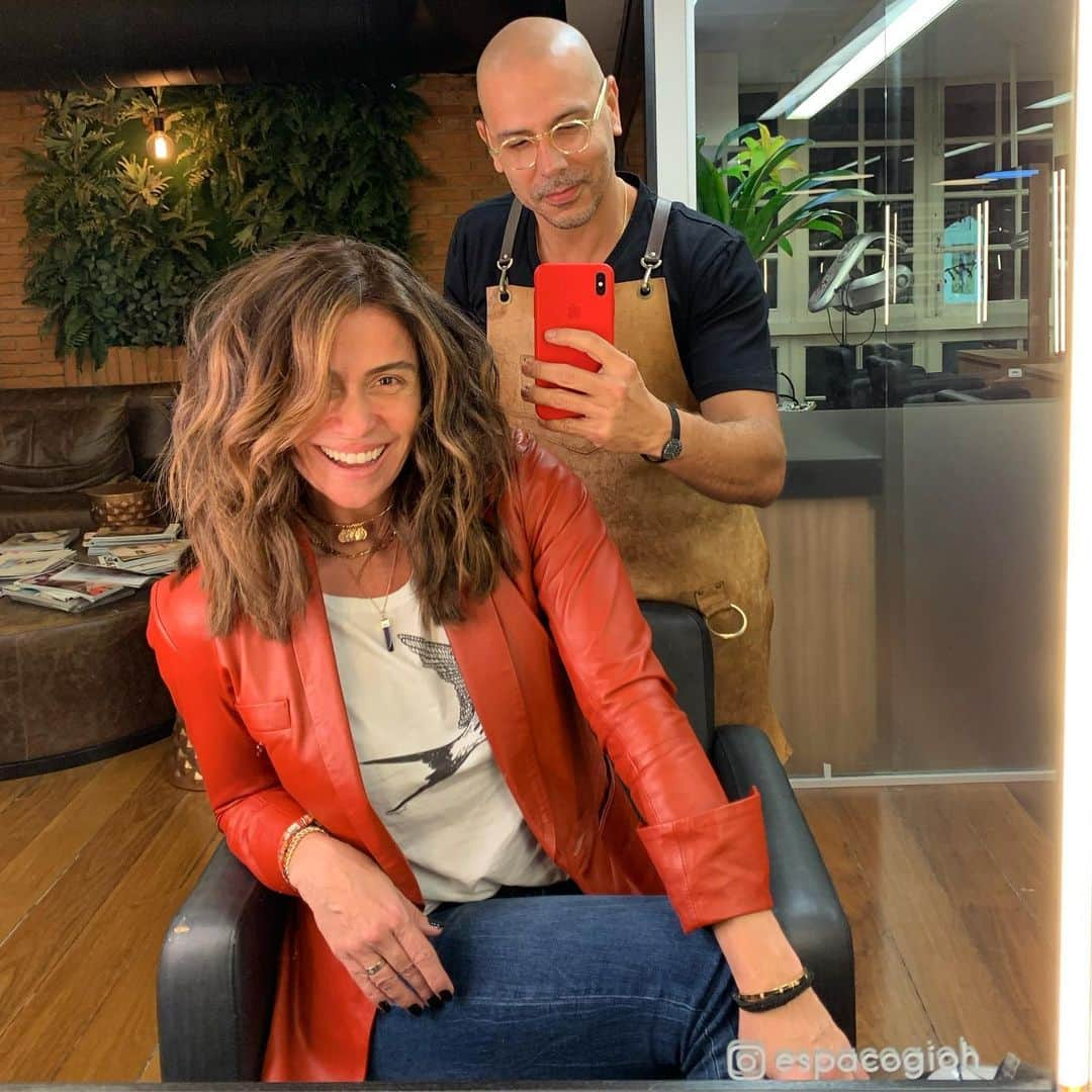 Giovanna Antonelliさんのインスタグラム写真 - (Giovanna AntonelliInstagram)「Aprontando com ele!!!!!!! ♥️ @andersonacouto @lhc.extensoes 🌹#cabelo #cabeleira #hehehe」7月24日 10時38分 - giovannaantonelli