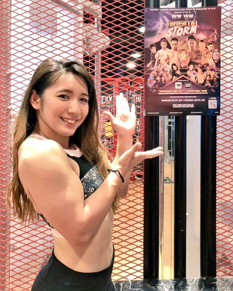 才木玲佳さんのインスタグラム写真 - (才木玲佳Instagram)「after arriving in singapore,i went to a gym!! tomorrow,i have a match in SPW✕OWE. look at this!! i found the poster!!」7月24日 10時50分 - saikireika