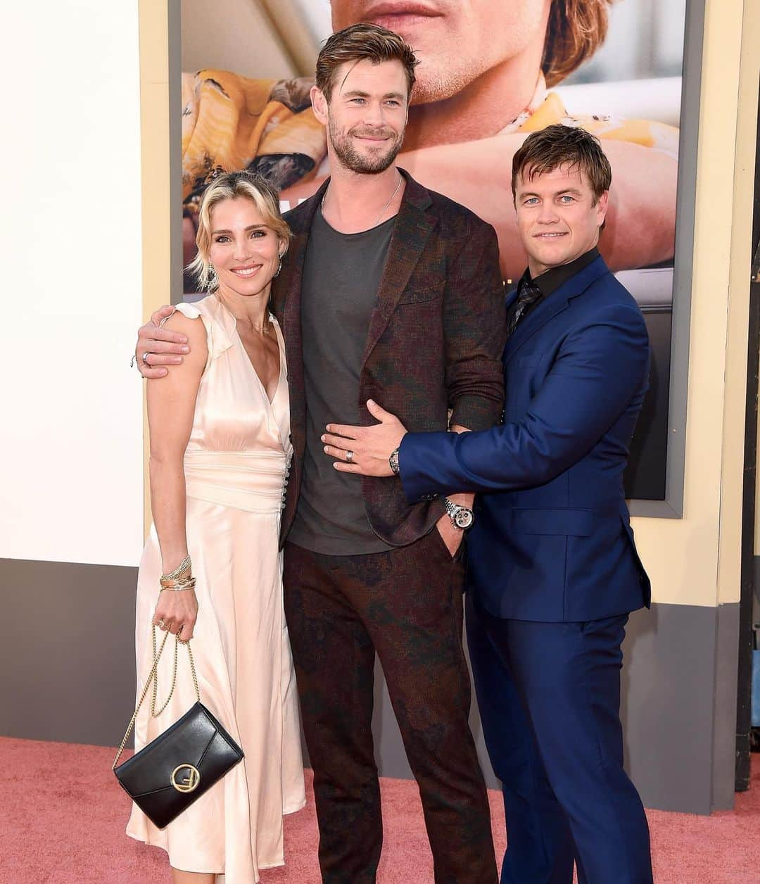 E! Onlineさんのインスタグラム写真 - (E! OnlineInstagram)「Luke Hemsworth is actually us third-wheeling with our best friend and their significant other. Tag your favorite people to third-wheel with. (📷: Getty Images)」7月24日 11時02分 - enews