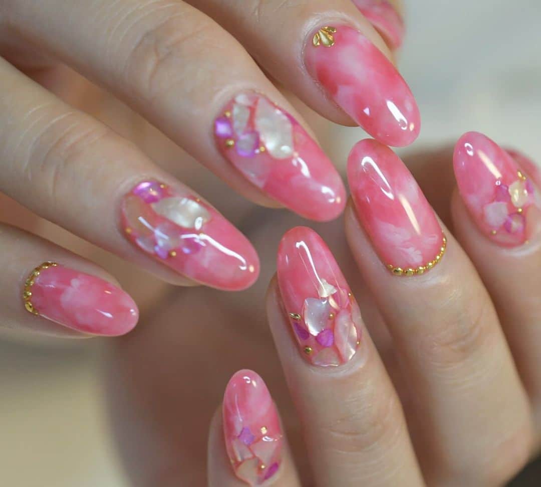 Yuka Maeda ::manicurelistのインスタグラム：「. 大阪市北区 梅田.中崎町.駅から徒歩7分🚶‍♀️ CADENAS nail eyelash  マツエクアカウント @cadenaseyelash LINE:@ cadenas 🆔検索🙋‍♀️ tel:06-4792-8617. cadenas.nail@gmail.com. . #ネイル #ジェルアート #大人かわいい #梅田ネイル #堂山町 #大人ネイル #個性派ネイル #クリアネイル #ジェルネイル #nail #notd #ニュアンスネイル #instanail #ワンカラー #春ネイル  #ネイルデザイン #ongels #美甲 #osaka  #ジェルデザイン #cadenas #指甲 #spring #Insatnails #fashion #シアーネイル #うる艷ネイル #トレンドネイル  #ピンクネイルデザイン #ピンクネイル」
