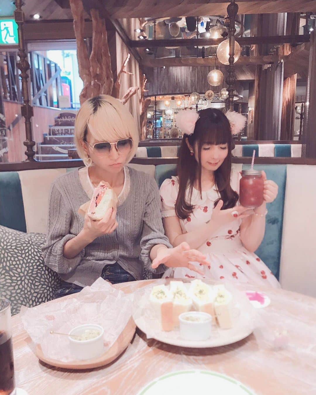 伊藤芽衣さんのインスタグラム写真 - (伊藤芽衣Instagram)「池袋にある﻿ お気にいりカフェ♡﻿ ﻿ East-142 さん﻿ は﻿ （@east.142 ） 総長とよく行きます…！﻿ ﻿ 内装おしゃれで﻿ ゆったりしていて﻿ 居心地がいいの◎﻿ ﻿ #east142 #池袋カフェ #lunch﻿ #池袋  #おしゃれカフェ #カフェ巡り  #teatime ﻿ #スイーツ女子 #スイーツ部 #ねこみみ﻿ #kawaii #めいちカフェ巡り #ガーリーコーデ﻿ #カフェ好き #カフェ好きな人と繋がりたい﻿ ﻿」7月24日 11時07分 - itoumei