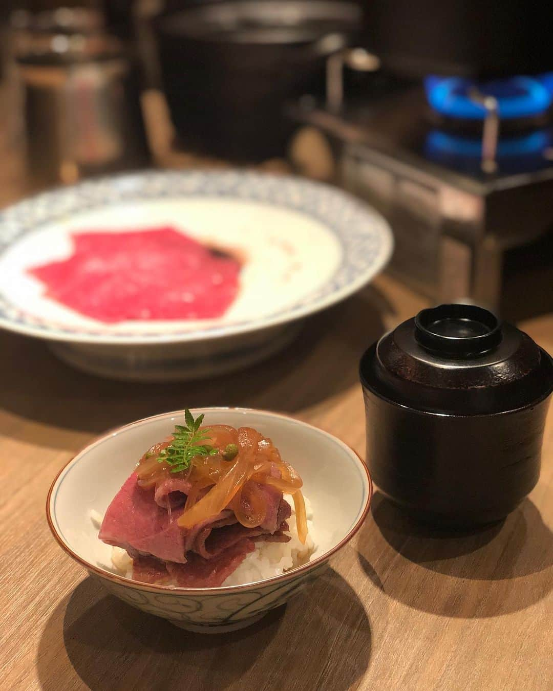 森暖奈さんのインスタグラム写真 - (森暖奈Instagram)「美しいお肉を目の前に嬉しそうすぎる一同。笑 久しぶりにおいしーーい焼肉食べた🥺💖 だいすき2人と天使2人を目の前においしいお肉食べて終始幸せだった🤤  あやすけ焼肉食べた次の日に産まれたって言ってたし早く産まれてきてくれないかなぁぁ👶待ってるよ❤️ 次はママ3人と天使3人だね👼  #あげなおしごめんなさい🥺 #pregnancylife#妊婦生活#妊娠10ヶ月#臨月#ママ#ushigoro#ushigoro西麻布#焼肉#yakiniku」7月24日 11時11分 - moriharuna71