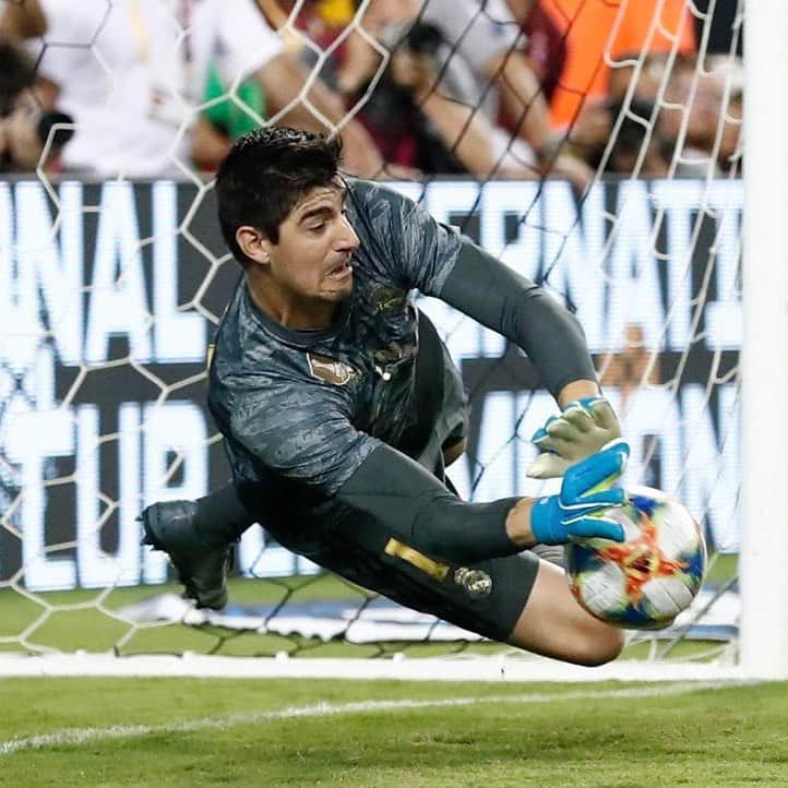 ティボ・クルトゥワのインスタグラム：「Contento por la reacción del equipo. Seguimos preparándonos y evolucionando! ✋🏼⚽️ #HalaMadrid #TC13」