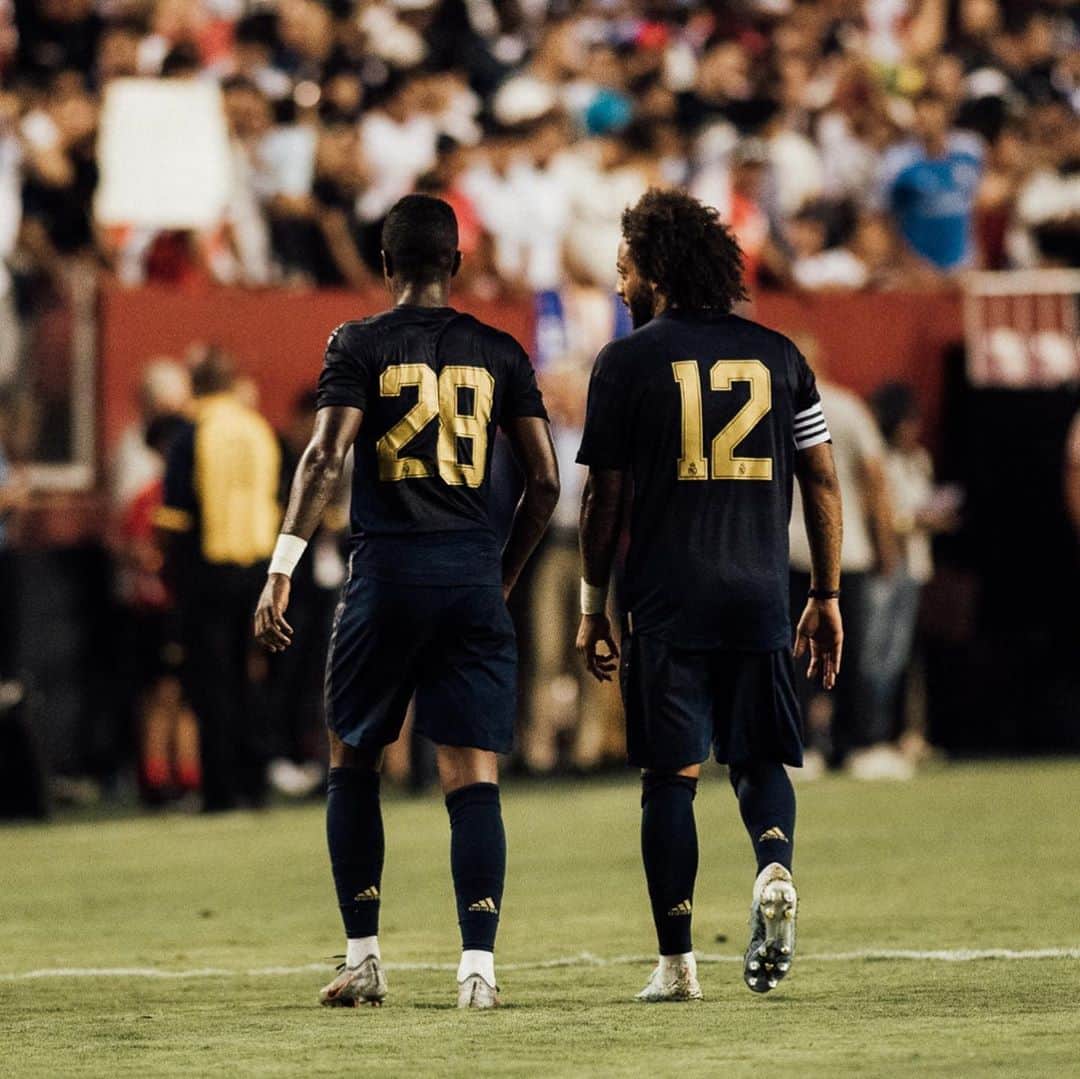 ヴィニシウス・ジュニオールのインスタグラム：「Pré-temporada!! @samrobles / @playerstribuneglobal」