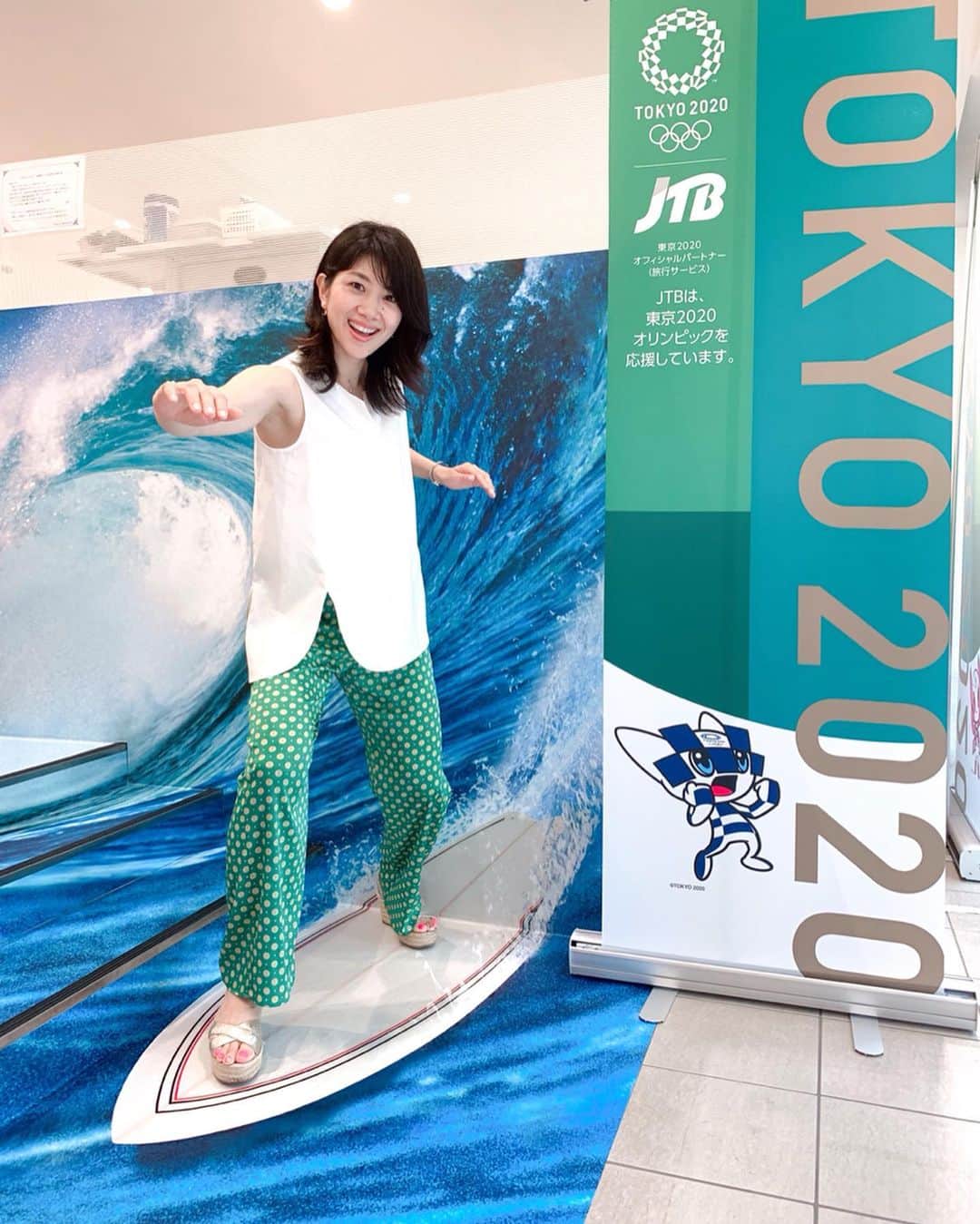 潮田玲子さんのインスタグラム写真 - (潮田玲子Instagram)「JTBトラベルゲート有楽町に遊びに行ってきましたー！ 東京2020オリンピック競技のフォトブースもあってパチリ。 トリックアートみたいになってて面白かったー🤣 上手に撮れてるかなー？笑  この後国際フォーラムのJTBブースでバドミントン体験してきます🤣🙌 #JTB #Tokyo2020 #フォトスペース #高飛び込み #サーフィン #撮ってみてね」7月24日 11時40分 - reikoshiota_official