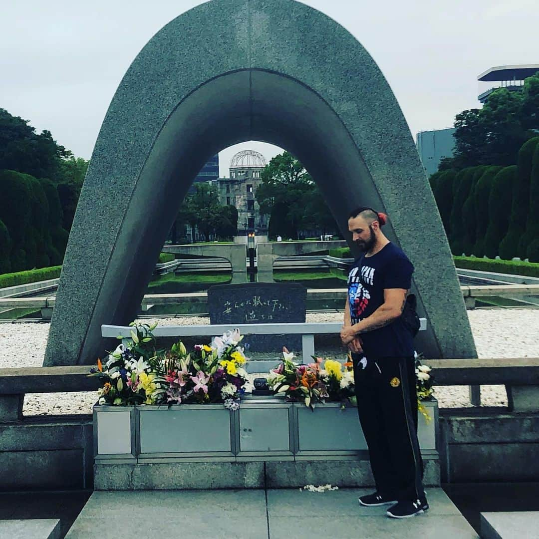 ランス・アーチャーさんのインスタグラム写真 - (ランス・アーチャーInstagram)「Paying respect! #Hiroshima #groundzero」7月24日 11時49分 - lance_hoyt