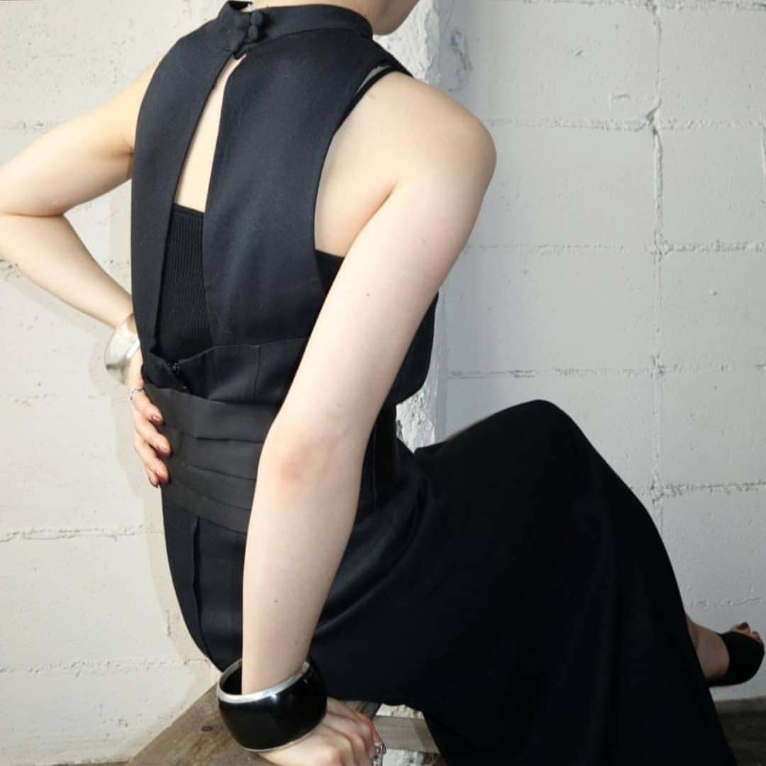 吉祥寺 古着屋 Orfeoのインスタグラム：「Vintage Sleeveless Design Dress  #orfeo #kichijoji #tokyo #vintage #used #fashion #coordinate #outfit #オルフェオ #吉祥寺 #東京 #古着 #古着屋 #ヴィンテージ #ユーズド #ファッション #コーディネート  掲載商品のお問い合わせはメールにて承っております。コメント、DMでのお問い合わせは受け付けておりませんのでご了承ください。」