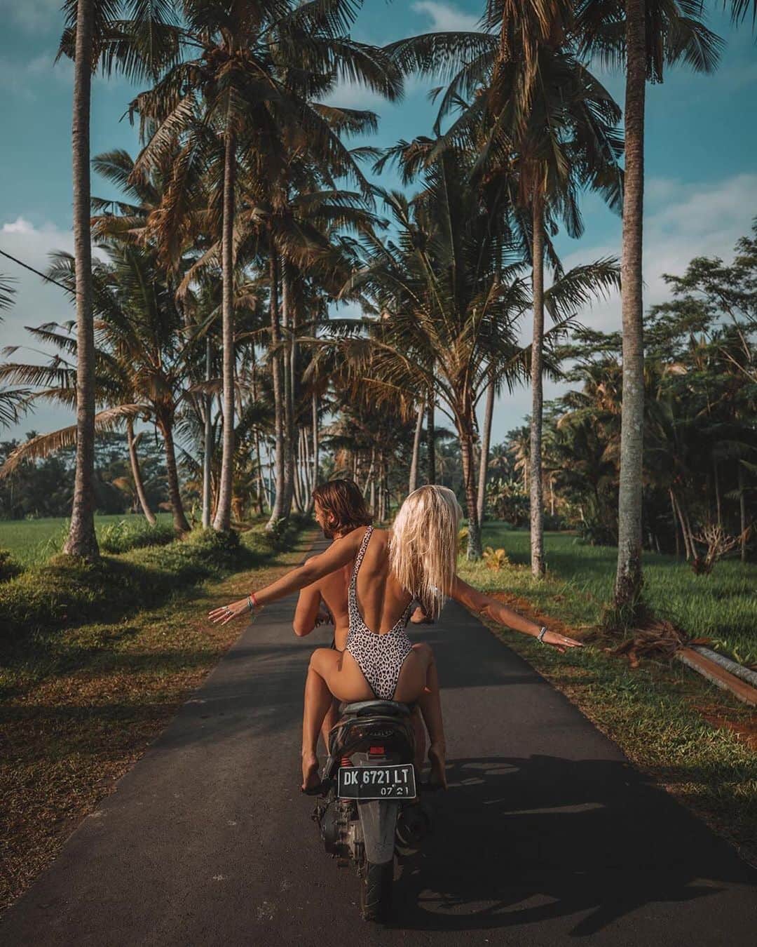 PicLab™ Sayingsさんのインスタグラム写真 - (PicLab™ SayingsInstagram)「Tag someone you would travel the world with! 👫 @backpackdiariez」7月24日 12時25分 - paradise