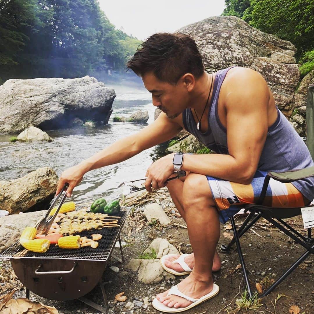 中村譲さんのインスタグラム写真 - (中村譲Instagram)「久しぶりのキャンプ。東京にこんなに綺麗な川があったなんて🤔#キャンプ #bbq #nature #camp #焼き係 #横顔 #riverside #tokyo #あきる野市」7月24日 12時34分 - joechan1515