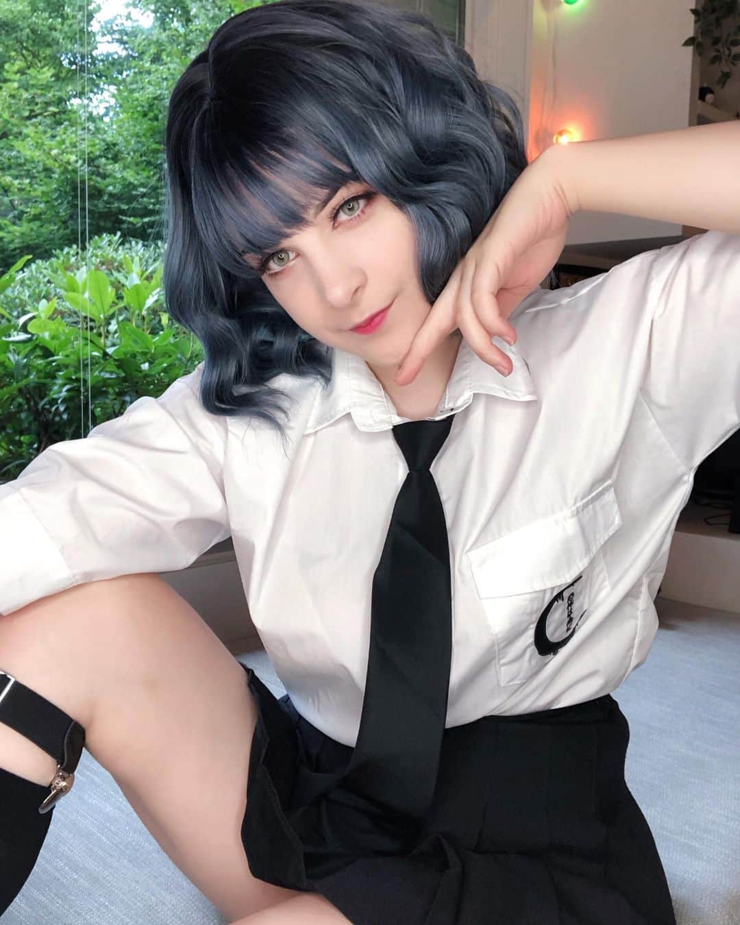Tessaさんのインスタグラム写真 - (TessaInstagram)「Did this look today with this gorgeous new wig and super cute shirt/tie combo from @youvimi ! I’m in love with the wig and definitely see myself wearing this casually a lot.🖤💀🌙 (discount code is “hiso.neko”)」7月24日 12時39分 - hiso.neko