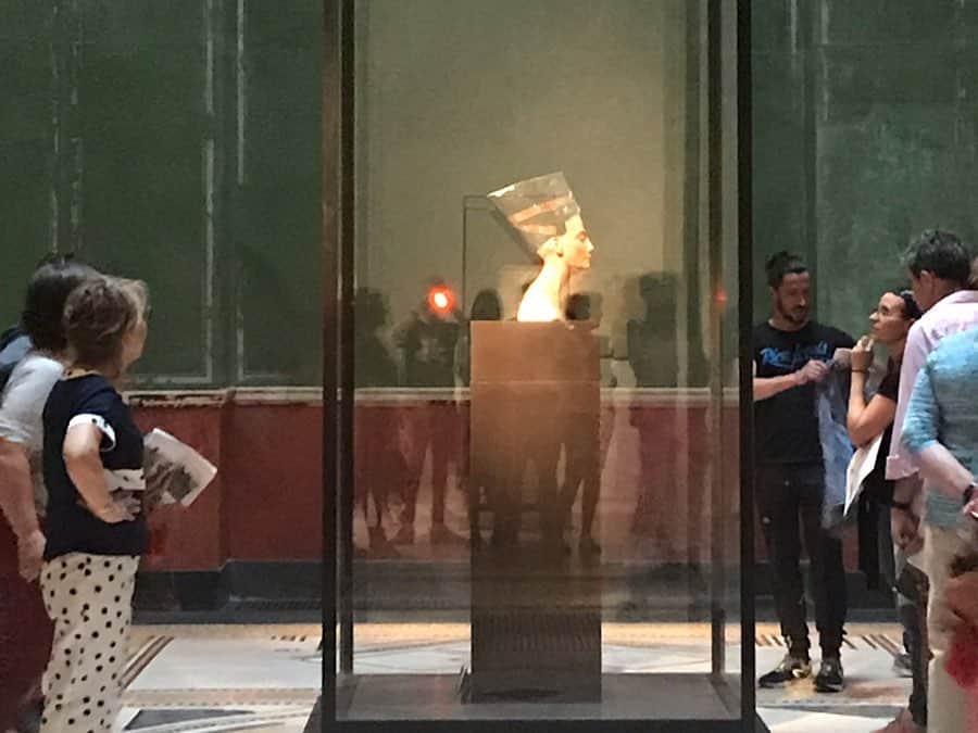 緑友利恵のインスタグラム：「#ネフェルティティの胸像 #新博物館 #ペルガモン博物館  #ミイラ #museum #germany  #Berlin」