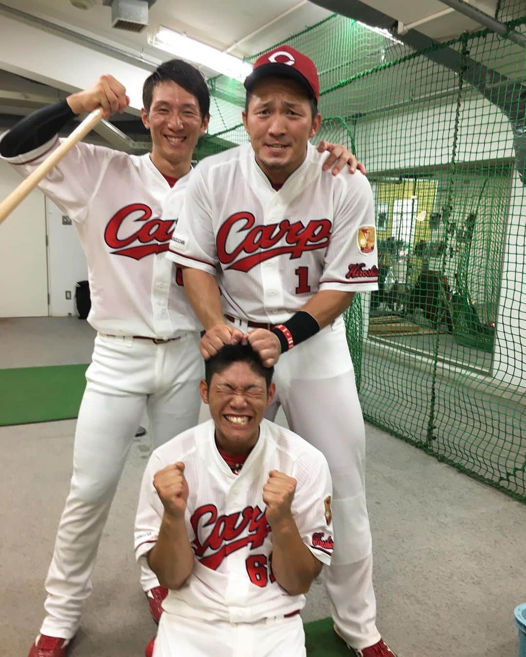 地方民のカープ女子のインスタグラム：「・ しばかれたサカクラくん😂💕 ・ #鈴木誠也#西川龍馬#坂倉将吾  #広島東洋カープ#広島カープ#カープ#carp」