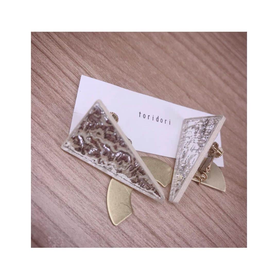 潮田ひかるさんのインスタグラム写真 - (潮田ひかるInstagram)「昨日購入したイヤリング！ステンドグラスと真鍮なんだって。可愛くて思わず一目惚れ。たまに揺れて綺麗な音が出ます、、！ #イヤリング #おおぶりイヤリング #accessory #fashion」7月24日 12時56分 - shiotahikaru