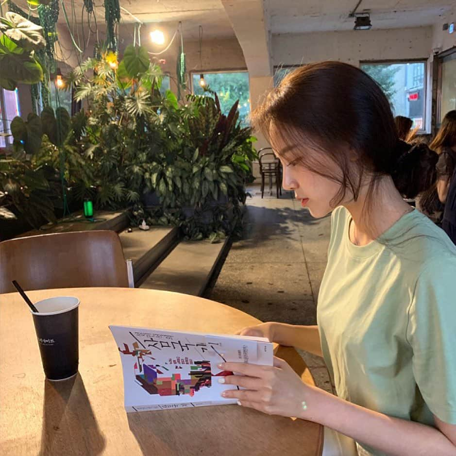 スルギさんのインスタグラム写真 - (スルギInstagram)「📚📚」7月24日 12時57分 - lovee_seul