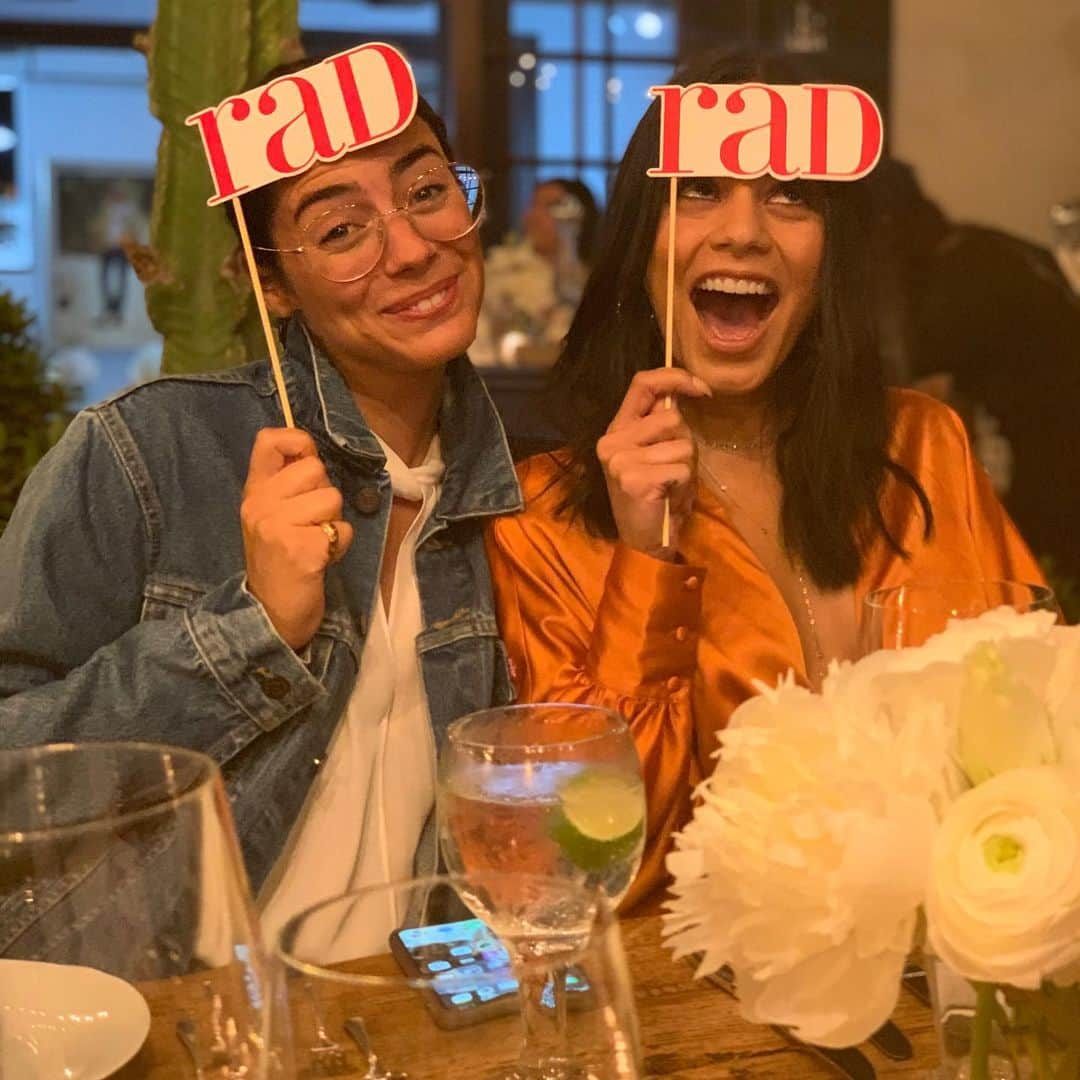 ヴァネッサ・ハジェンズさんのインスタグラム写真 - (ヴァネッサ・ハジェンズInstagram)「Were so rad. @doradberad @lorenzaizzo」7月24日 13時00分 - vanessahudgens