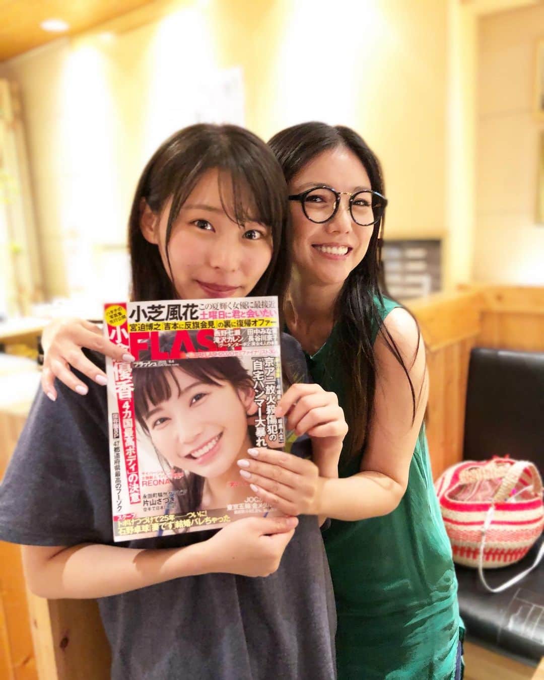のインスタグラム：「昨日は #池袋サンシャイン噴水広場 にて♡ ・ #島谷ひとみ さん 7月24日発売「#brilliant」リリイベでした💖 おめでとうございます♡ ・ 今回はあやぽんカメラマンしたよ( ∩'-'📸⊂ ) 記者さんに混ざって(笑) ・ ひとみさんが #ミスFLASH2020 応援するよ！っていってくれたよ☺️💓 ・ 撮影会に行く行くって、、(笑) ・ ・ そして、、❣️ あやぽんもフラゲちゃった❤️😘 ・ #島谷ひとみ さん 『#brilliant』本日発売💖✨✨ ・ ひとみさんの 20周年記念ミニアルバム ぜひGetしてね☺️✨ ・ ・ #打ち上げで食べたホタテ美味しかったです #おいしぃー #亜麻色の髪の乙女 #FLASH #ミスFLASH #アヤカップ #サミーカップガールズ  #model #猫顔 #グラビア #smile #girl  #ファインダー越しの私の世界  #shooting #셀카 #미소녀 #일본인  #非常好 #摄影 #塚田綾佳」