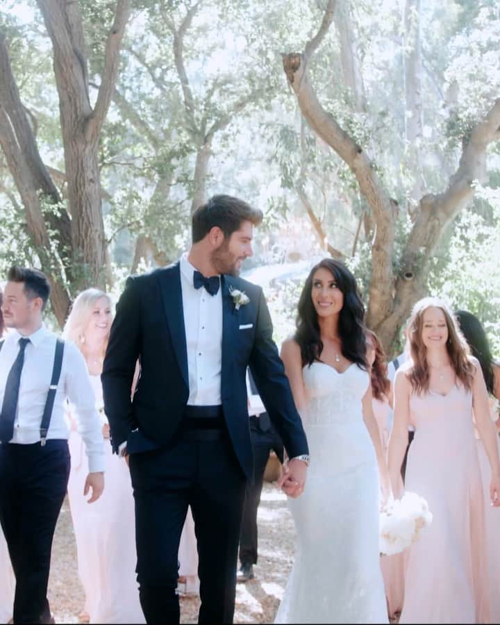 ニック・ベイトマンのインスタグラム：「Currently on our Honeymoon in Italy 🇮🇹 can’t believe this was already a week ago, missing Chase already  Shot by: @azizstudios  @charleybluebell @jennyquicksall @butterflyfloral @calamigosranch @trishpeng @chiavarichairrentals @latavolalinen @salonbenjamin @makeuptheraphy @805makeup @occasiontocelebrate @harryspartyrental @thebutterend @primosdonuts @hashtagphotobooth @thelightersidela @clinthufft @calligkatrina @thisisgoodmood @people」
