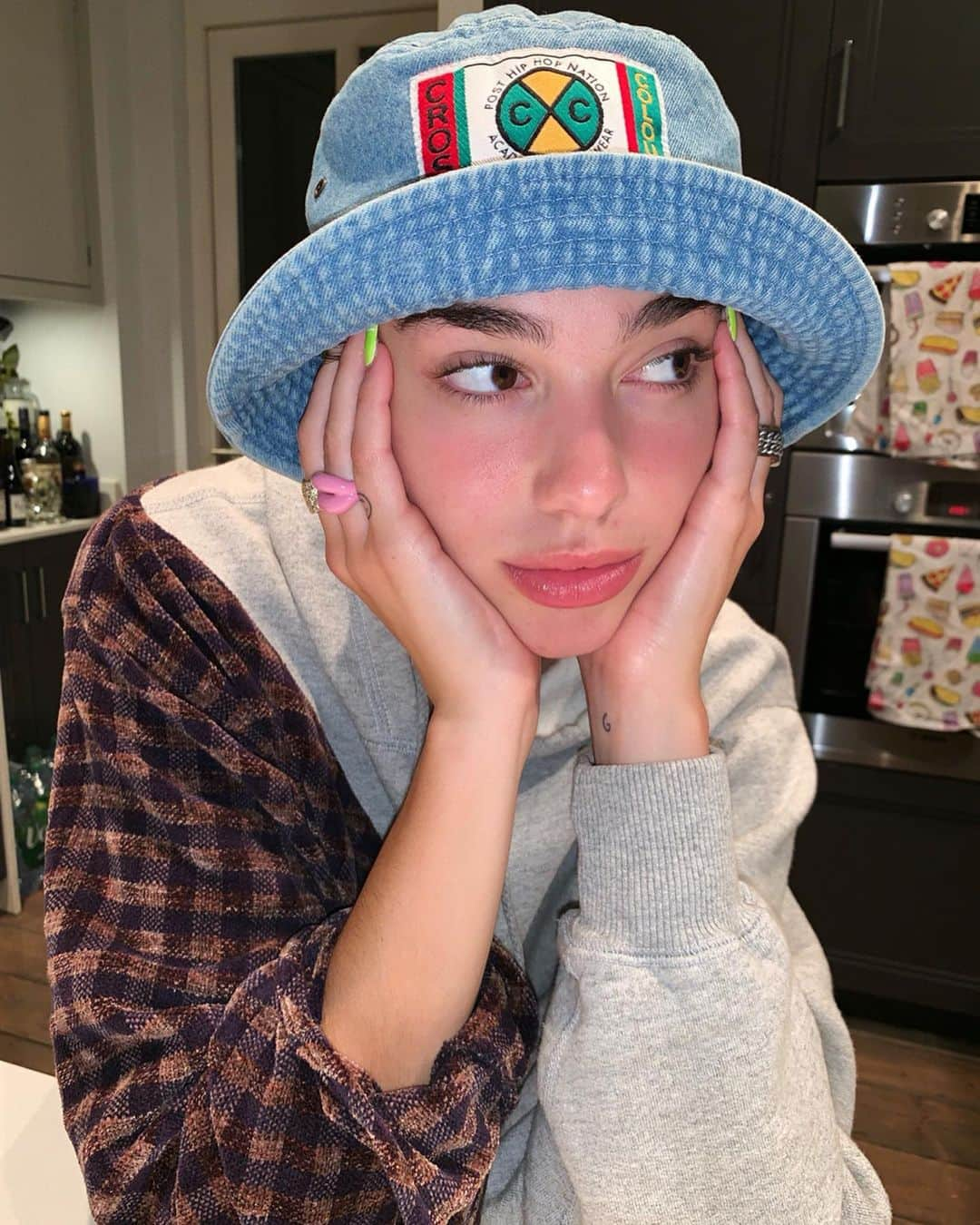 デュア・リパさんのインスタグラム写真 - (デュア・リパInstagram)「I slept 2hrs last night 🤸🏻‍♀️🕳」7月24日 13時54分 - dualipa