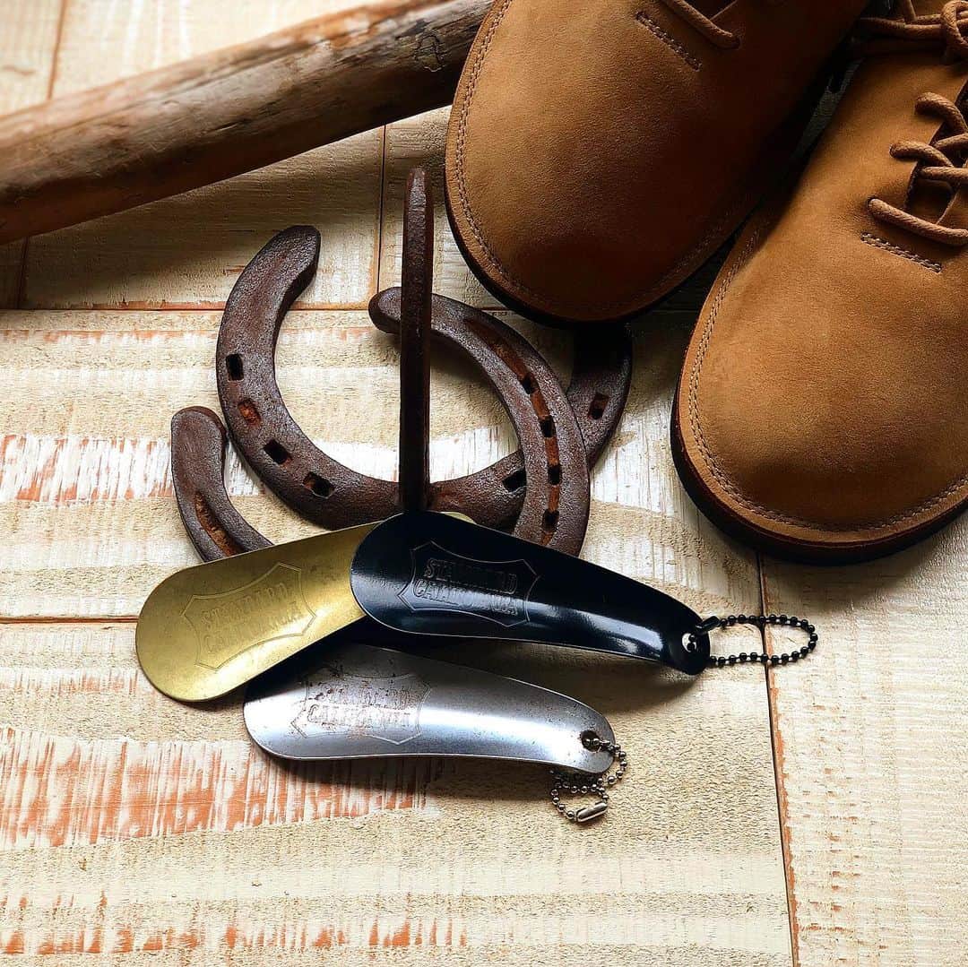 スタンダードカリフォルニアさんのインスタグラム写真 - (スタンダードカリフォルニアInstagram)「『BUTTON WORKS × SD Shoe Horn』が入荷しました。 . COLOR : Black、Silver、Brass SIZE ： W4cm×H10.5cm PRICE : ￥2,300（＋Tax） . #standardcalifornia #スタンダードカリフォルニア #buttonworks #ボタンワークス #shoehorn #シューホーン #靴ベラ #madeinjapan」7月24日 13時55分 - standardcalifornia