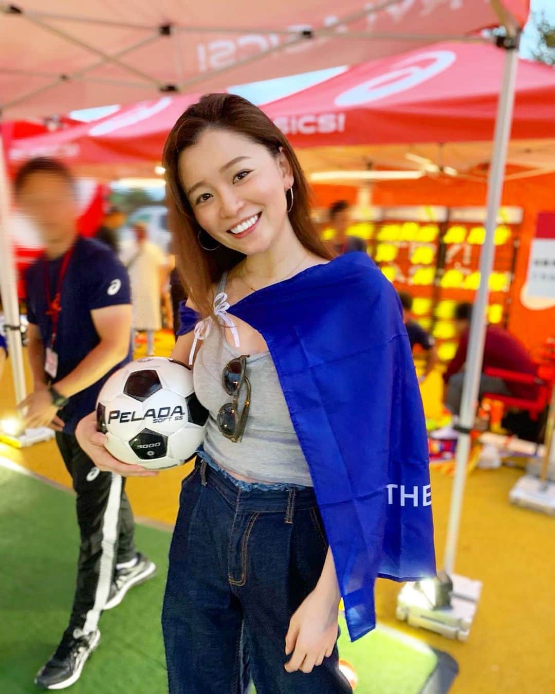 陽菜えみるさんのインスタグラム写真 - (陽菜えみるInstagram)「. . 💙💙💙💙💙💙 Chelsea FC🏴󠁧󠁢󠁥󠁮󠁧󠁿⚽️ 💙💙💙💙💙💙 . . #サッカー #蹴球 #サッカー好き #サッカー好きと繋がりたい  #サッカースパイク #アシックス #サッカーボール #サッカー女子 #チェルシー #チェルシーfc #生チェルシー #プレミアムリーグ #バルサ #バルセロナ #バルセロナfc #生バルサ #リーガエスパニョーラ #フットサル #フットサル女子 #スポーツ #スポーツ好き #スポーツ女子  #アクティブ #アクティブ女子 #chelsea #chelseafc #barcelona #barcelonafc」7月24日 13時56分 - emiru_haruna