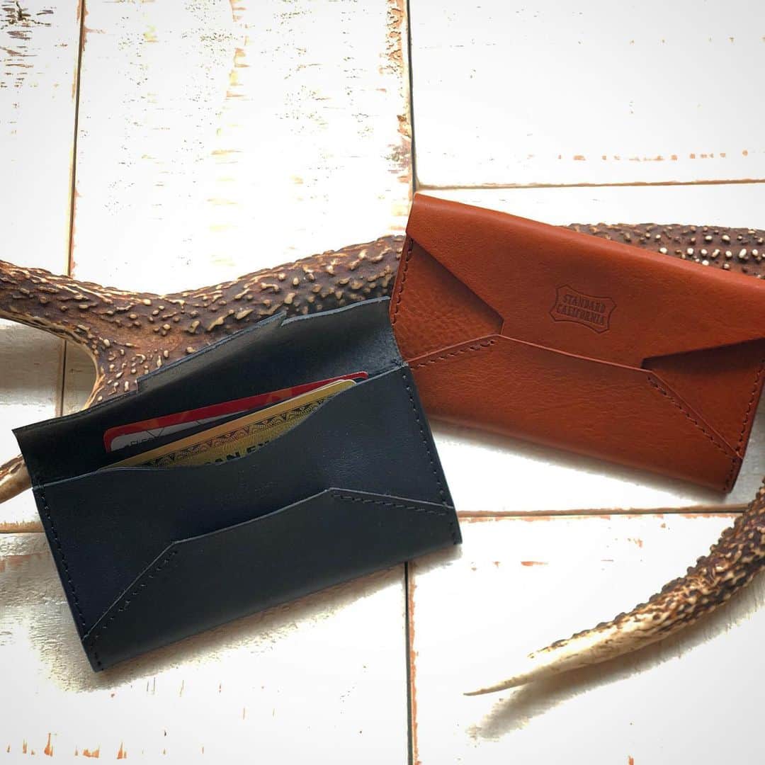 スタンダードカリフォルニアさんのインスタグラム写真 - (スタンダードカリフォルニアInstagram)「『BUTTON WORKS × SD Leather Card Case』が入荷しました。 . COLOR : Black、Light Brown SIZE ： W12cm×H7cm×D3cm PRICE : ￥6,800（＋Tax） . #standardcalifornia #スタンダードカリフォルニア #cardcase #カードケース #madeinjapan #buttonworks #ボタンワークス #バダラッシカルロ #badalassicarlo #ミネルバボックス #minervabox」7月24日 13時58分 - standardcalifornia