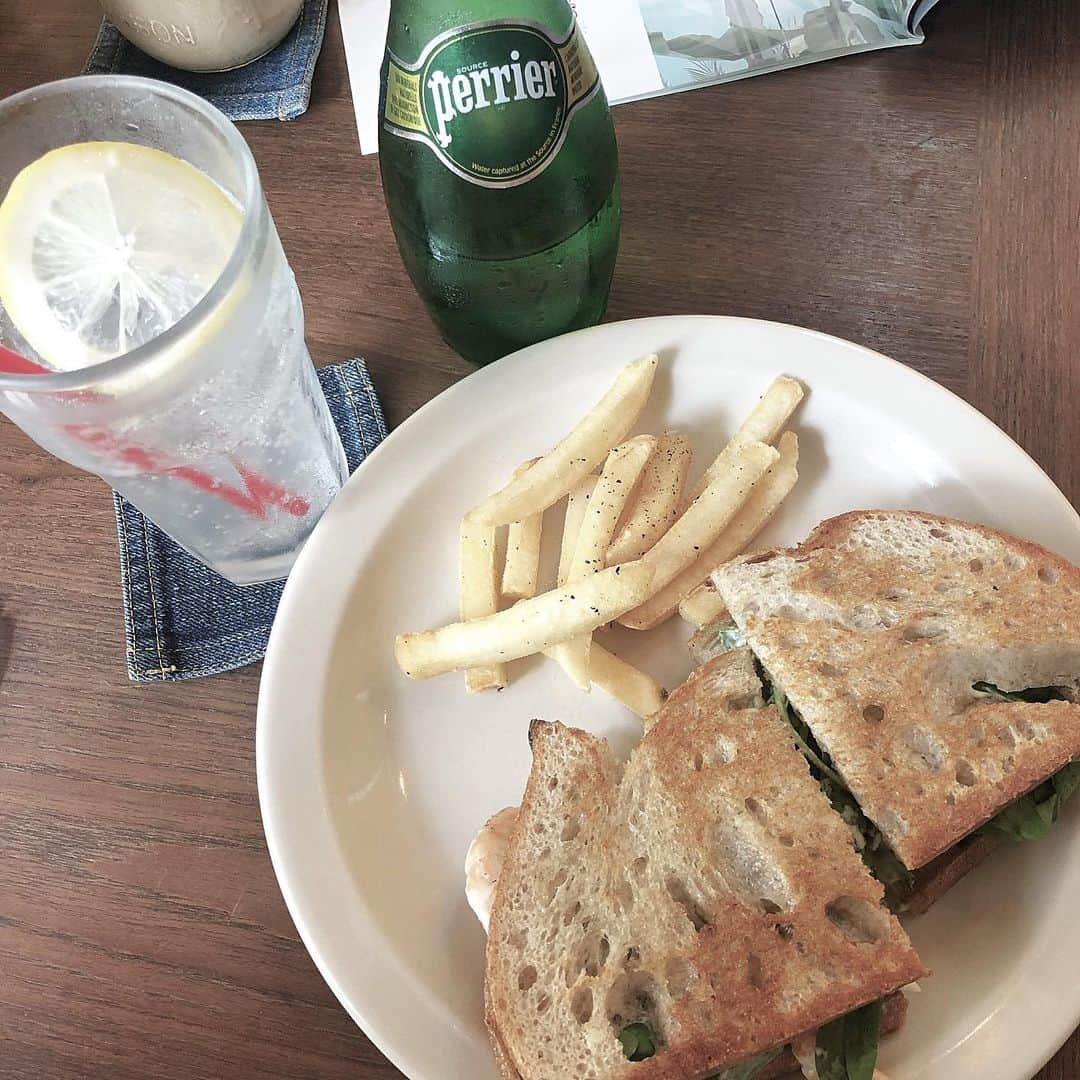 森本あやかさんのインスタグラム写真 - (森本あやかInstagram)「大好きなカフェ☕️﻿ → @westwoodbakers  パンケーキ🥞もサンドウィッチ🥪も﻿ ハンバーガー🍔も全部美味しい😋😋😋﻿ ﻿ 今日は、アボカドシュリンプサンド🥑﻿ ﻿ #westwoodbakers #堀江 #カフェ #あやまろグルメ #大好きなカフェ #何食べても美味しい #アボカドシュリンプ #サンドウィッチ」7月24日 14時02分 - ayachi0120