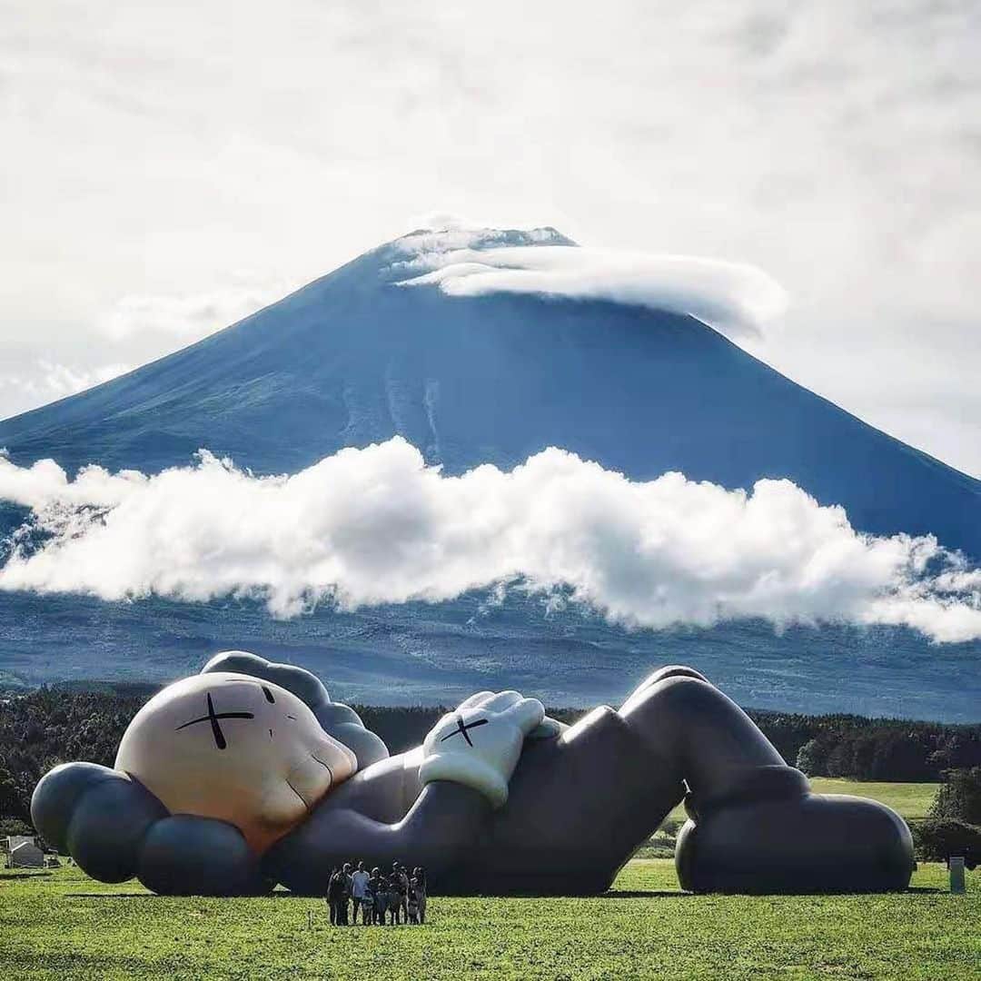KAWSONEさんのインスタグラム写真 - (KAWSONEInstagram)「Today is the last day to visit KAWS: HOLIDAY Japan Thanks everyone who took the time to travel out there!  #Repost @sklamallrightsreserved ・・・ Thx @fourdirection  @kaws @arr.allrightsreserved #KAWS #KAWSHOLIDAY #AllRightsReserved」7月24日 14時10分 - kaws