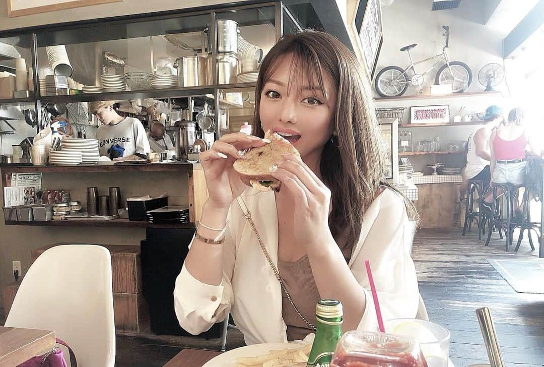 森本あやかさんのインスタグラム写真 - (森本あやかInstagram)「大好きなカフェでランチ🥪﻿ → @westwoodbakers ﻿ ﻿ 今日はstellaviana @stellaviana_official のお気に入りのトップス✨﻿ 他にも可愛い商品いっぱいあるからチェックしてみて🙌﻿ ﻿ クーポンコード:ayachi0120﻿ で10%off🥰🥰﻿ ﻿ #stellaviana #ステラヴィアナ #westwoodbakers #堀江 #カフェ #あやまろグルメ #大好きなカフェ #何食べても美味しい #アボカドシュリンプ #サンドウィッチ」7月24日 14時11分 - ayachi0120