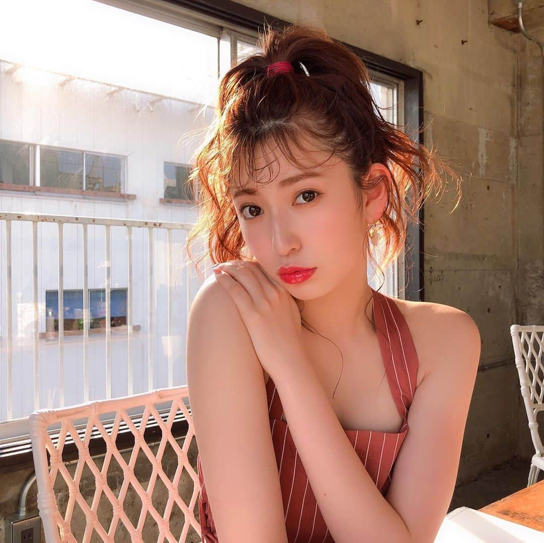 吉田朱里さんのインスタグラム写真 - (吉田朱里Instagram)「今月号の @ray.magazine の チェックもよろしくです！ メイクページだよ❤️❤️」7月24日 14時11分 - _yoshida_akari