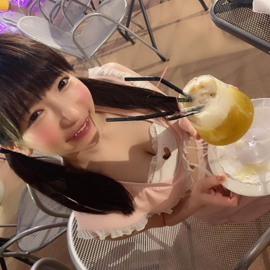 もえのあずきさんのインスタグラム写真 - (もえのあずきInstagram)「チーズ×マンゴー♡もえきゅんスムージー😚🍹💋 美味しすぎるからあと30回は飲みにいこーっと☺️💕 #もえきゅんスムージー#ホテルニューオータニ#ガーデンプール#肉オータニ#もえあずサイズ」7月24日 14時30分 - moeazukitty