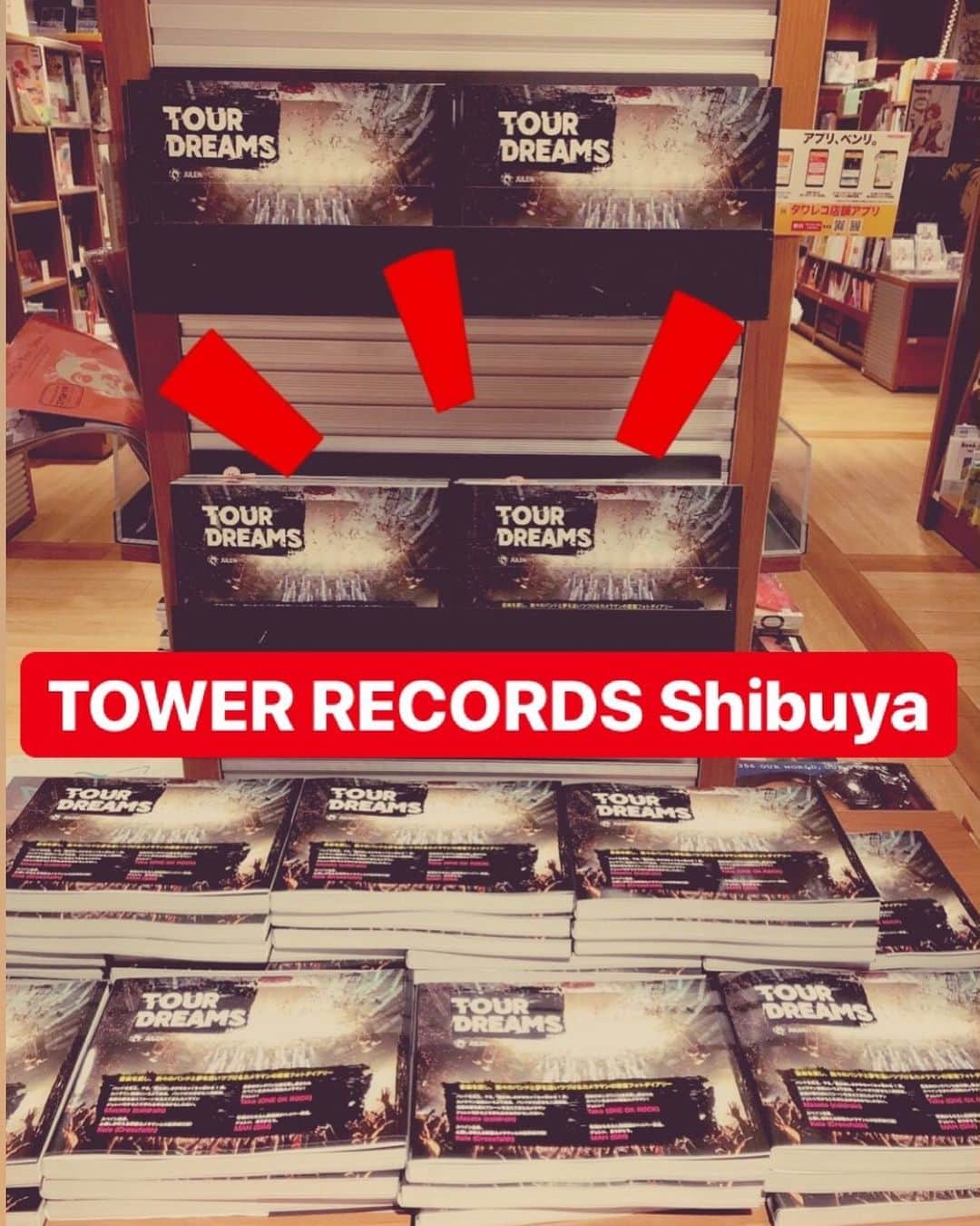 Julen Esteban-Pretelのインスタグラム：「Now you can buy TOUR DREAMS at TOWER RECORDS Shibuya. Go and check out my book!!!! タワーレコード渋谷店を始めオンラインでも販売中。枚数限定でポストカード付きます!! ‪#TOURDREAMS‬ ‪#JulenPhoto‬ ‪#TOWERRECORDS‬ ‪#SPACESHOWER‬」