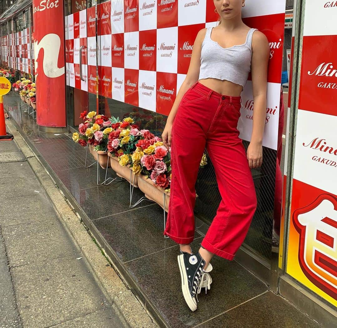 マディー・ジーグラーさんのインスタグラム写真 - (マディー・ジーグラーInstagram)「赤いズボン」7月24日 14時41分 - maddieziegler