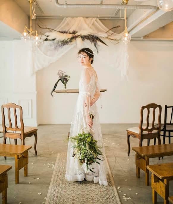 のインスタグラム：「・ ・ 渋谷南平台に佇む名もなきhotel noname hotel “HOTEL EMANON” @hotel_emanon_wedding  これまでoriginal weddingのお手伝いを通じ おふたりだけの幾つものwedding dayを 名もなきhotelに刻んできました ・ そんなnoname hotel “HOTEL EMANON”が 生まれ変わりました ・ 時代の変化やTRENDを取り入れた よりPhotogenic空間 よりCawaii空間 よりElegant空間 より凛とした空間 ・ 日本中の花嫁ゴコロをくすぐる空間と時間を 名もなきhotelより新たにご提案致します ・ #weddingcircus #hotelemanon #weddingdress  #weddingflower #bridal #wedding #2019wedding #weddingdirection  #originalwedding #fashion  #花嫁 #プレ花嫁  #卒花嫁 #オリジナルウェディング  #結婚 #結婚式場 #結婚式 #結婚式準備 #結婚準備  #結婚式アイデア #写真 #1日1組貸切wedding  #結婚式レポ #結婚式レポート #ウェディング  #ブライダル #ウェディングフォト #入籍 #ウェディングフェア #ブライダルフェア」