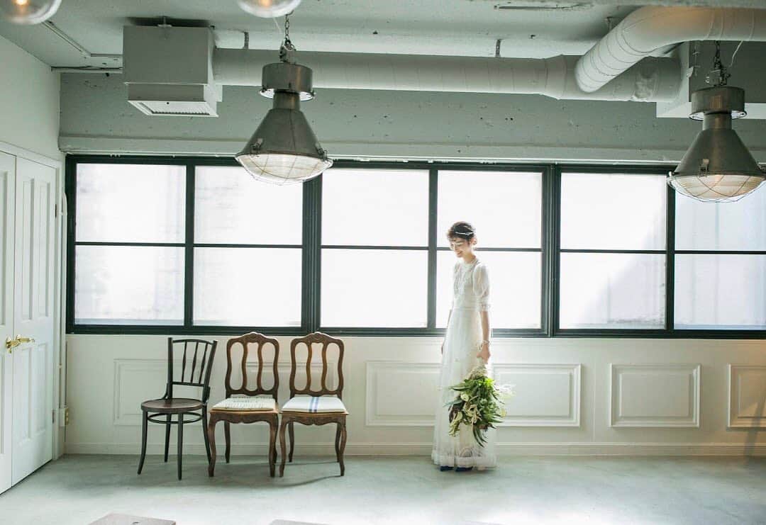 のインスタグラム：「・ ・ 渋谷南平台に佇む名もなきhotel noname hotel “HOTEL EMANON” @hotel_emanon_wedding  これまでoriginal weddingのお手伝いを通じ おふたりだけの幾つものwedding dayを 名もなきhotelに刻んできました ・ そんなnoname hotel “HOTEL EMANON”が 生まれ変わりました ・ 時代の変化やTRENDを取り入れた よりPhotogenic空間 よりCawaii空間 よりElegant空間 より凛とした空間 ・ 日本中の花嫁ゴコロをくすぐる空間と時間を 名もなきhotelより新たにご提案致します ・ #weddingcircus #hotelemanon #weddingdress  #weddingflower #bridal #wedding #2019wedding #weddingdirection  #originalwedding #fashion  #花嫁 #プレ花嫁  #卒花嫁 #オリジナルウェディング  #結婚 #結婚式場 #結婚式 #結婚式準備 #結婚準備  #結婚式アイデア #写真 #1日1組貸切wedding  #結婚式レポ #結婚式レポート #ウェディング  #ブライダル #ウェディングフォト #入籍 #ウェディングフェア #ブライダルフェア」