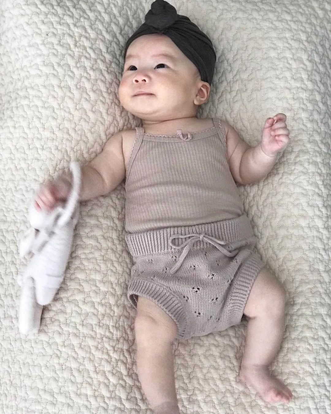 濱中鮎子のインスタグラム：「だすてぃぴんく👚  #お嬢 #真っ白ちゃん」
