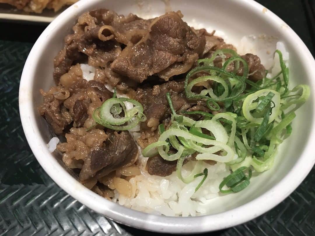 はなまるうどんのインスタグラム：「こんにちは😍牛肉ごはんを食べました✨🙏🏻甘辛く煮た牛肉がごはんと合う～！✨✨」