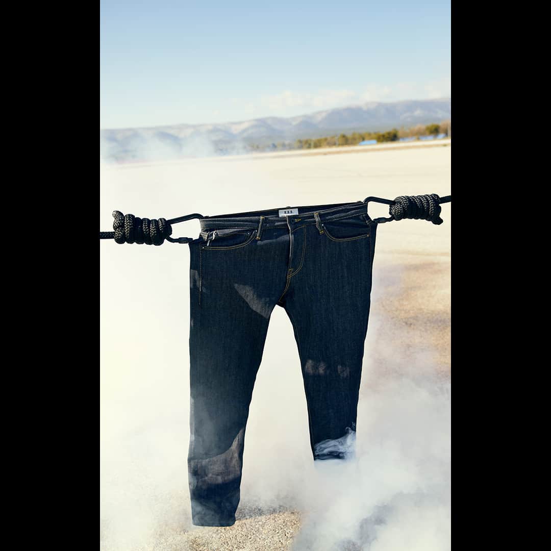 ジャック&ジョーンズさんのインスタグラム写真 - (ジャック&ジョーンズInstagram)「One pair of jeans. #denimtotest #jackandjones #royaldenimdivision」7月24日 15時08分 - jackandjones