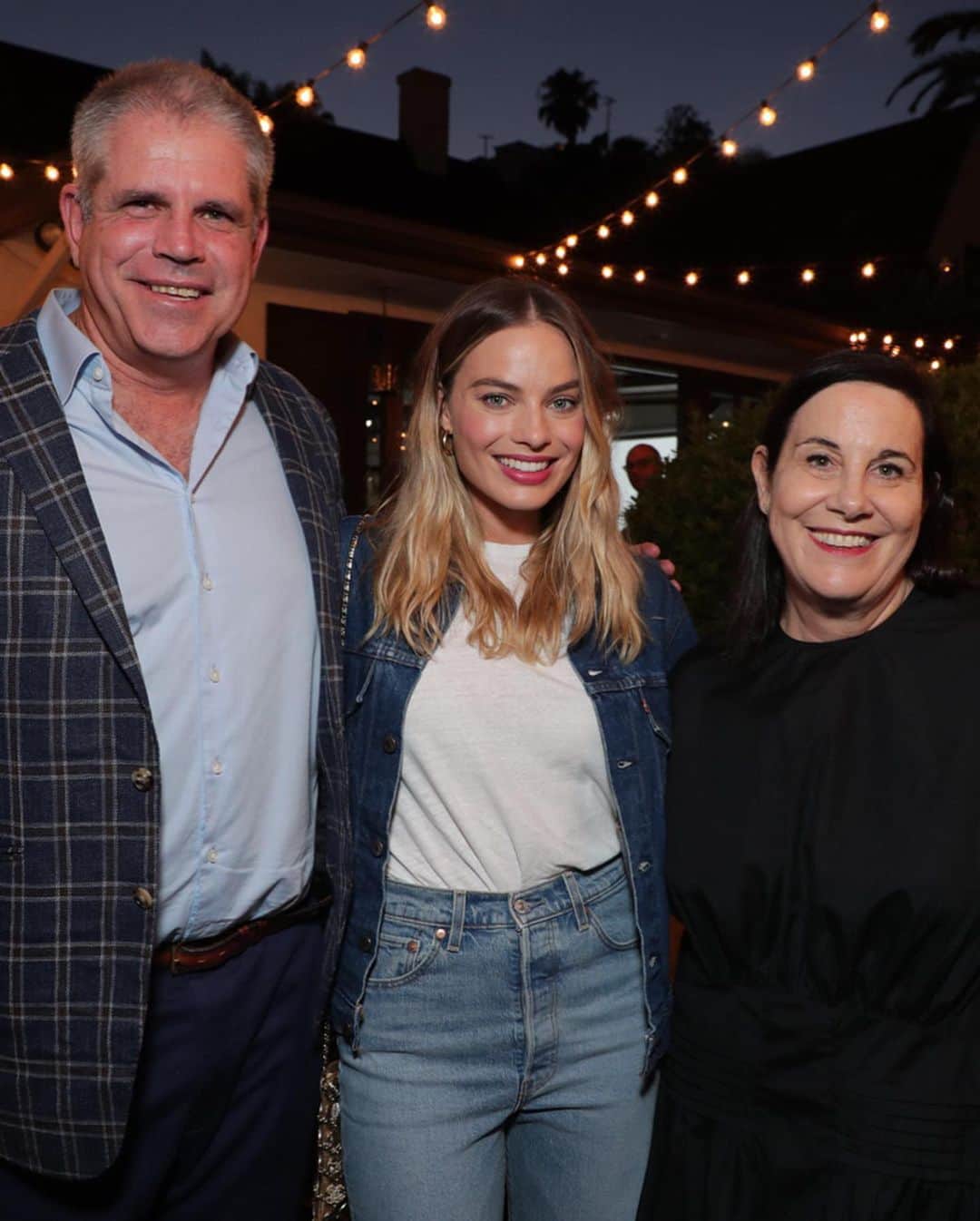 Levi’sさんのインスタグラム写真 - (Levi’sInstagram)「Tonight we were lucky enough to host a dinner with @doradberad to benefit @youngcareoz and toast the upcoming release of @onceinhollywood. Swipe to see who we celebrated with. #doradberad」7月24日 15時16分 - levis