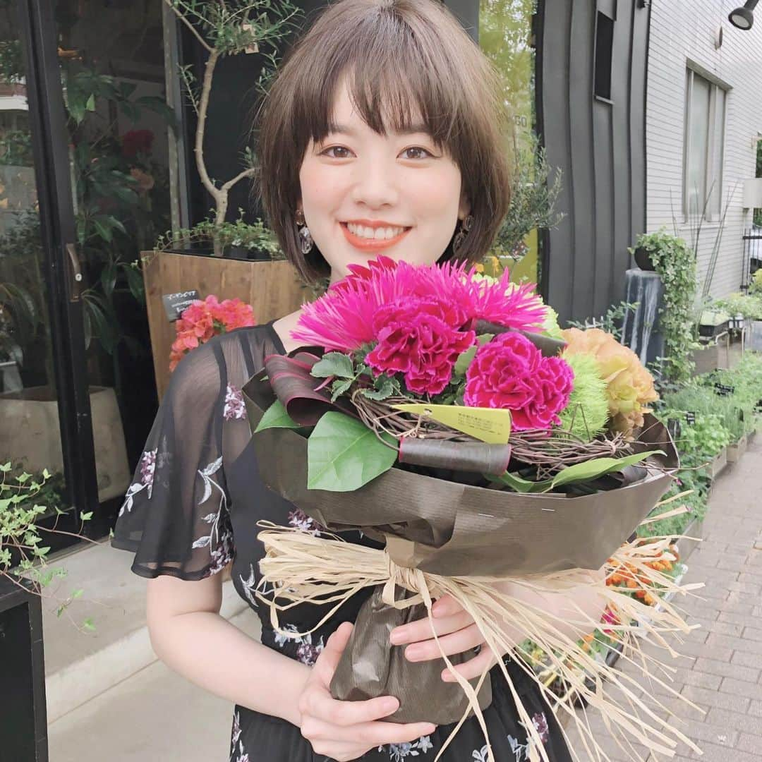 美人百花さんのインスタグラム写真 - (美人百花Instagram)「美人百花8月号はゲットしていただけましたか🌻🏖 8月号では、なんと筧美和子ちゃんが本誌初登場🌻💕 薄着になる夏に向けて、毎日スタイルアップが叶うテクニックを披露しています💘 撮影では、ふんわりとした美和子ちゃんの可愛いさに感動😭💘 夏をご機嫌に過ごせる役立つコーデも満載なので、ぜひ誌面でチェックしてくださいね😉✨編集HW #筧美和子 #美人百花#美人百花8月号#スタイルアップ#スタイルアップコーデ」7月24日 15時19分 - bijinhyakka