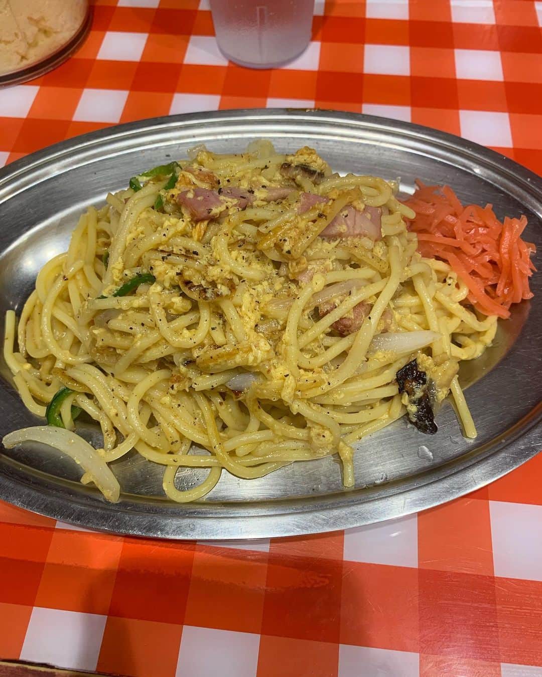 のインスタグラム：「スパゲティ#パンチョ #白ナポ  しずるの村ちゃんに教えてもらってからハマってます😋ニンニク好きな方なら大好きなはず！！ #kasamatsu #SIXGUNS」