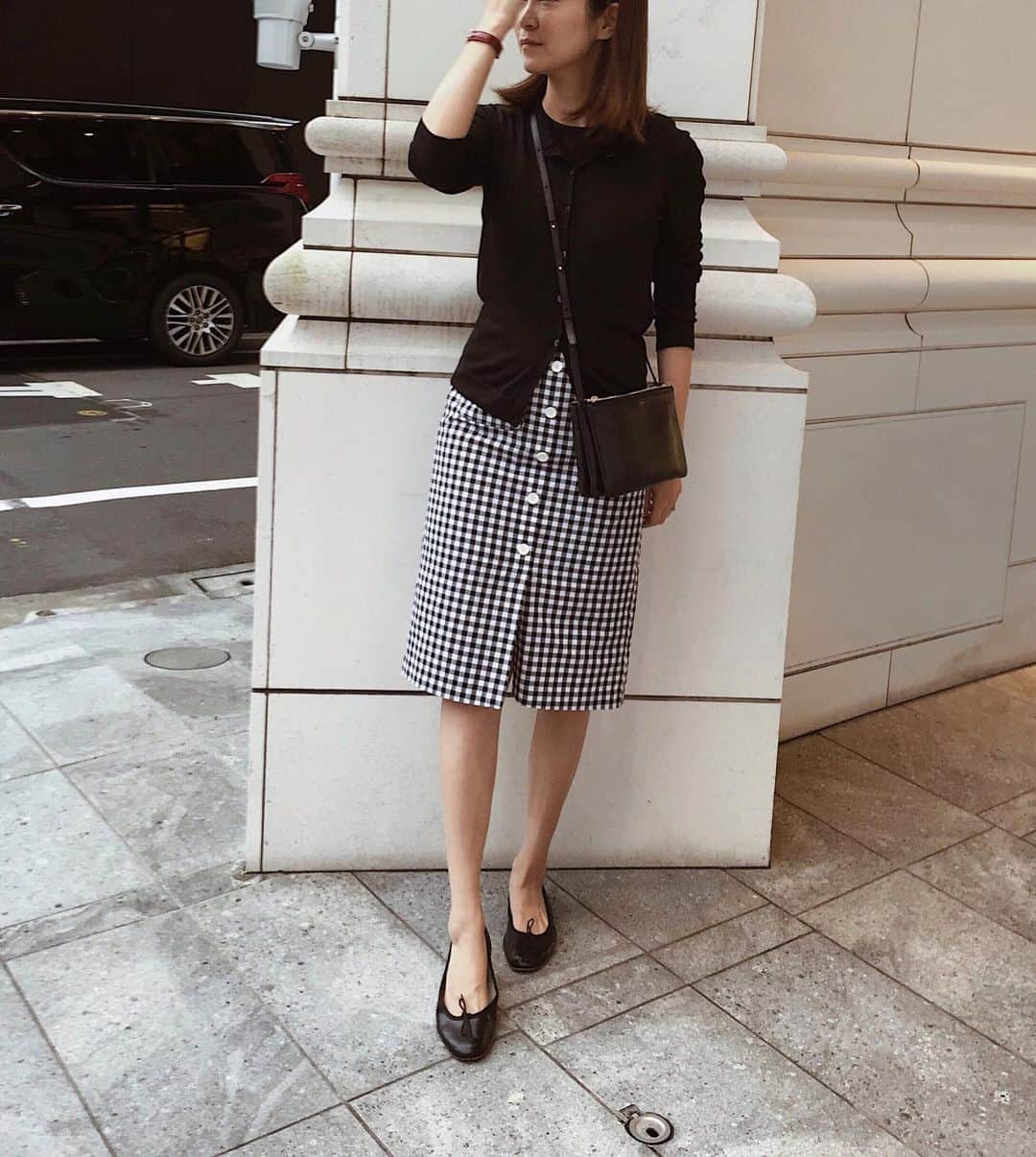 Shokoのインスタグラム：「＊Culture＊ Finally back home in Tokyo for the first time with the baby. ・ First stop I went to do my usual shoe care maintenance at my most trusted repair store in Ginza. ・ This place did such a great job reviving my favorite Porselli Beige flats so this time I am going to repair my heels for this black flats. ・ Will share them on Story later! Hopefully the baby sleeps at night so I can post them. They did such an amazing job with super reasonable price.」