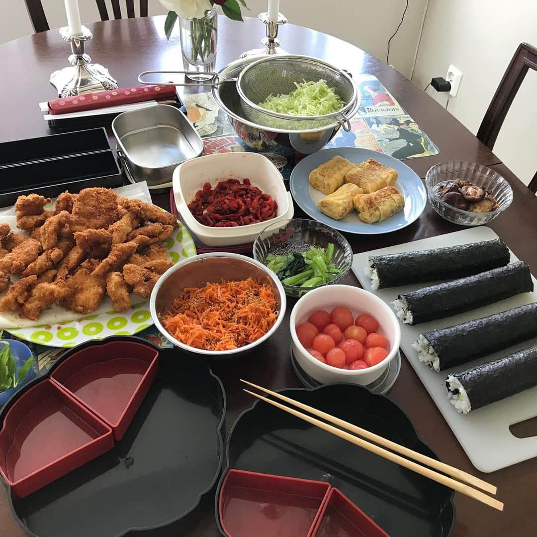 Rie's Healthy Bento from Osloのインスタグラム：「Right before packing my #bento 😊  On your table, get set, GO!! #obento #cooking #instachef #instafood #homecooking #lunch #お弁当 #弁当 #弁当記録 #bentoandcophoto」