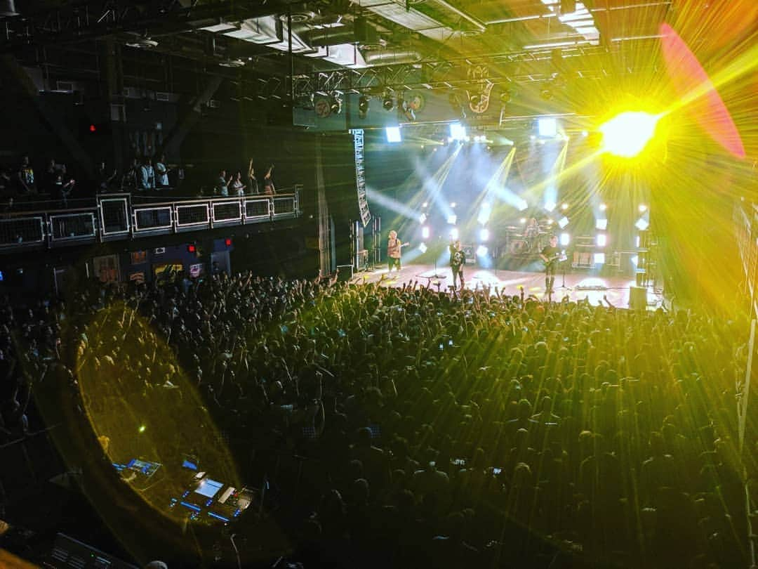 ONE OK ROCKさんのインスタグラム写真 - (ONE OK ROCKInstagram)「Anaheim!! #ONEOKROCK #eyeofthestorm」7月24日 15時45分 - oneokrockofficial