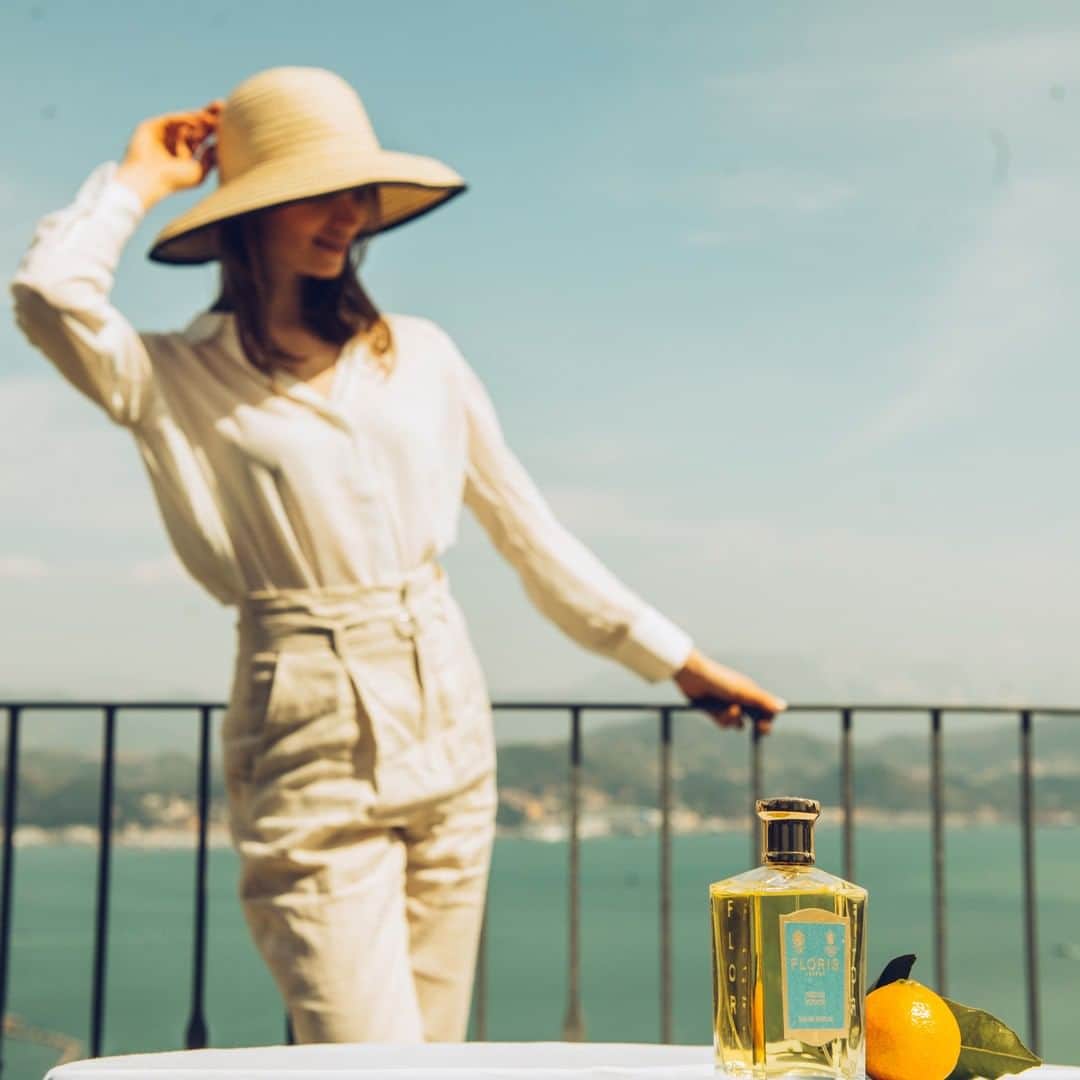 フローリスさんのインスタグラム写真 - (フローリスInstagram)「Crisp lemon entwined with neroli brings instant refreshment to the warm summer days. #NeroliVoyage #FlorisLondon #Neroli #EaudeParfum #SummerFragrance #SummerScent #Summer #NeroliFragrance #Perfume #Fragrance #LuxuryFragrance #Italy」7月24日 16時00分 - florislondon